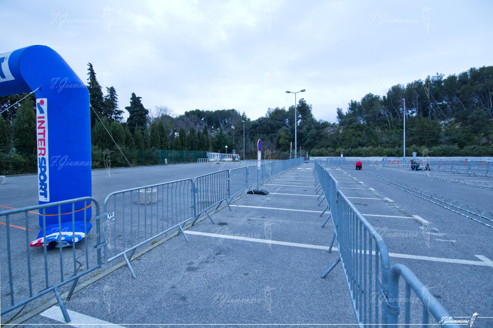 Arrivée des artistes - L’arrivée, le parc à vélo… à 7h00