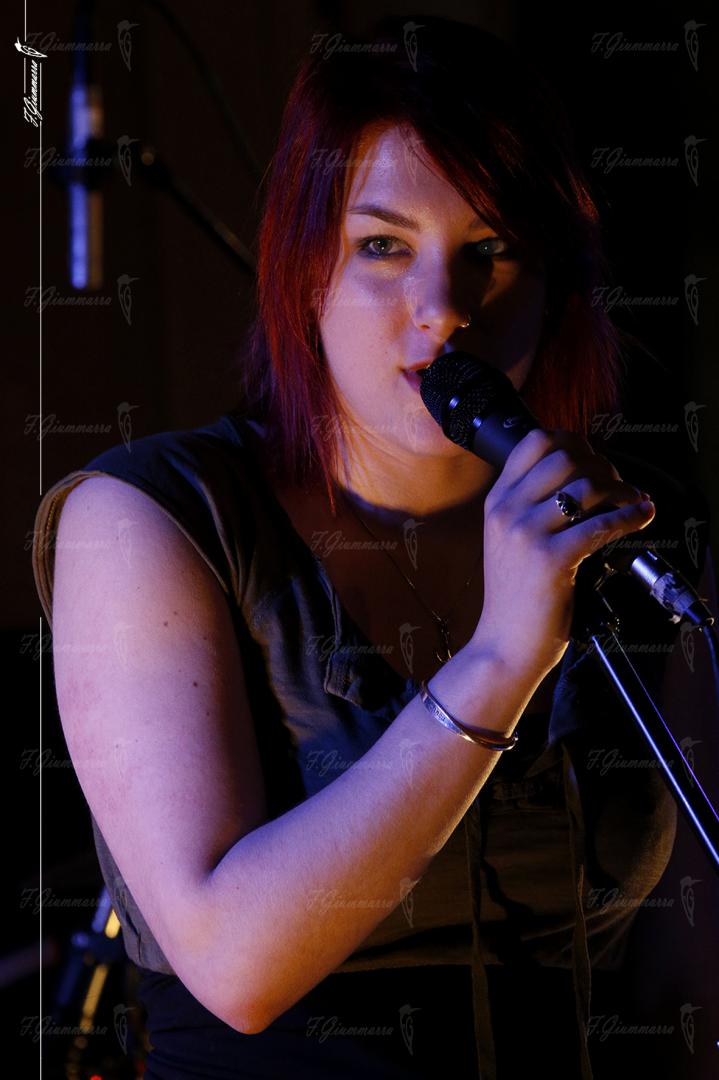 Une voix, un regard, une impression… - Une présence dans un esprit comme un polaroïd indélébile (Fête de la musique 2016 Chanteuse improviste du groupe DAYMO)